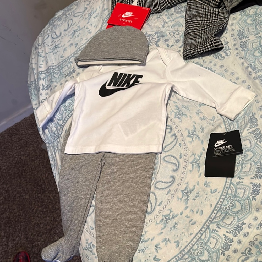 Nike Baby Outfit Set - White and Gray